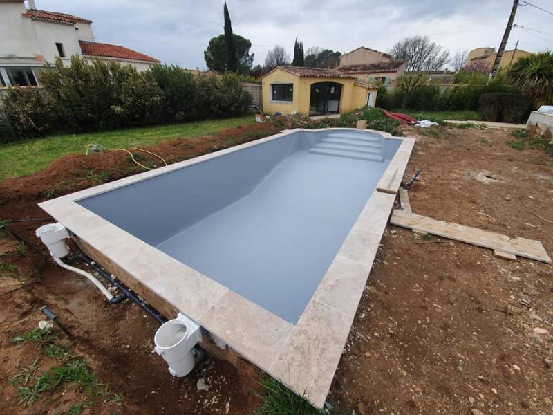 Rénovation de piscine avec pose de liner pvc armé à Saint Maximum la St Baume 83